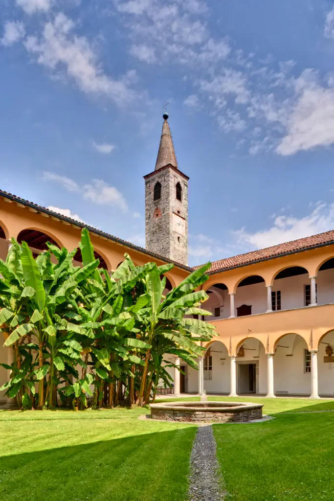 collegio_esterno_verticale